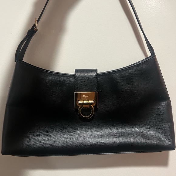 Ferragamo Trifolio shoulder bag — black with gold hardware - Picture 3 of 7